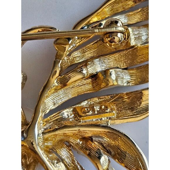 **Final Sale** FO Fernando Originals gold tone butterfly brooch - Picture 6 of 10